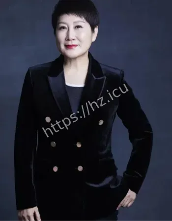 张凯丽黑色流苏西装